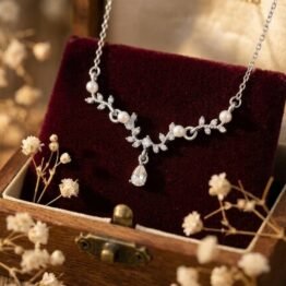 Silver pearl leave Necklace